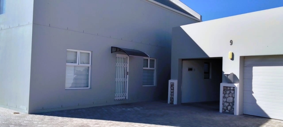 To Let 4 Bedroom Property for Rent in Laguna Sands Western Cape
